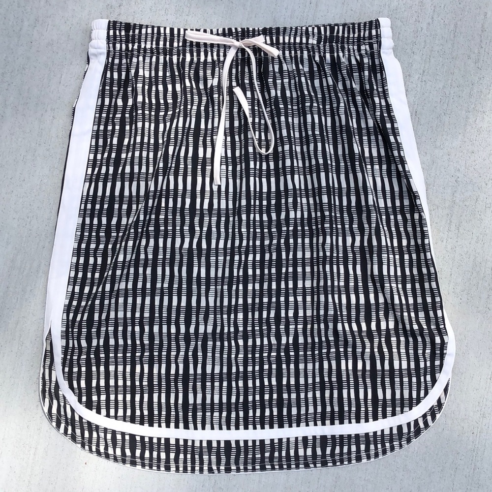 DKNYC Rounded Hemline Skirt